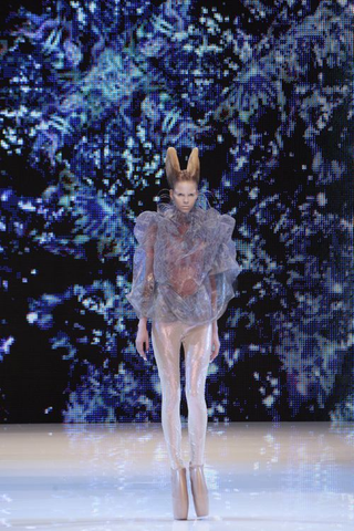 Illustration for article titled Alexander McQueen: For The Futuristic Interplanetary Mutant Alien Queen In You